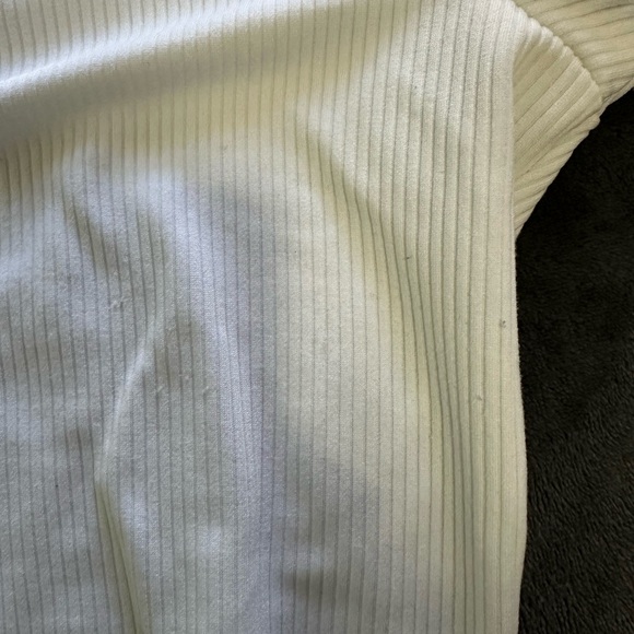 🤍Hollister seamlessly crop top - Picture 2 of 4